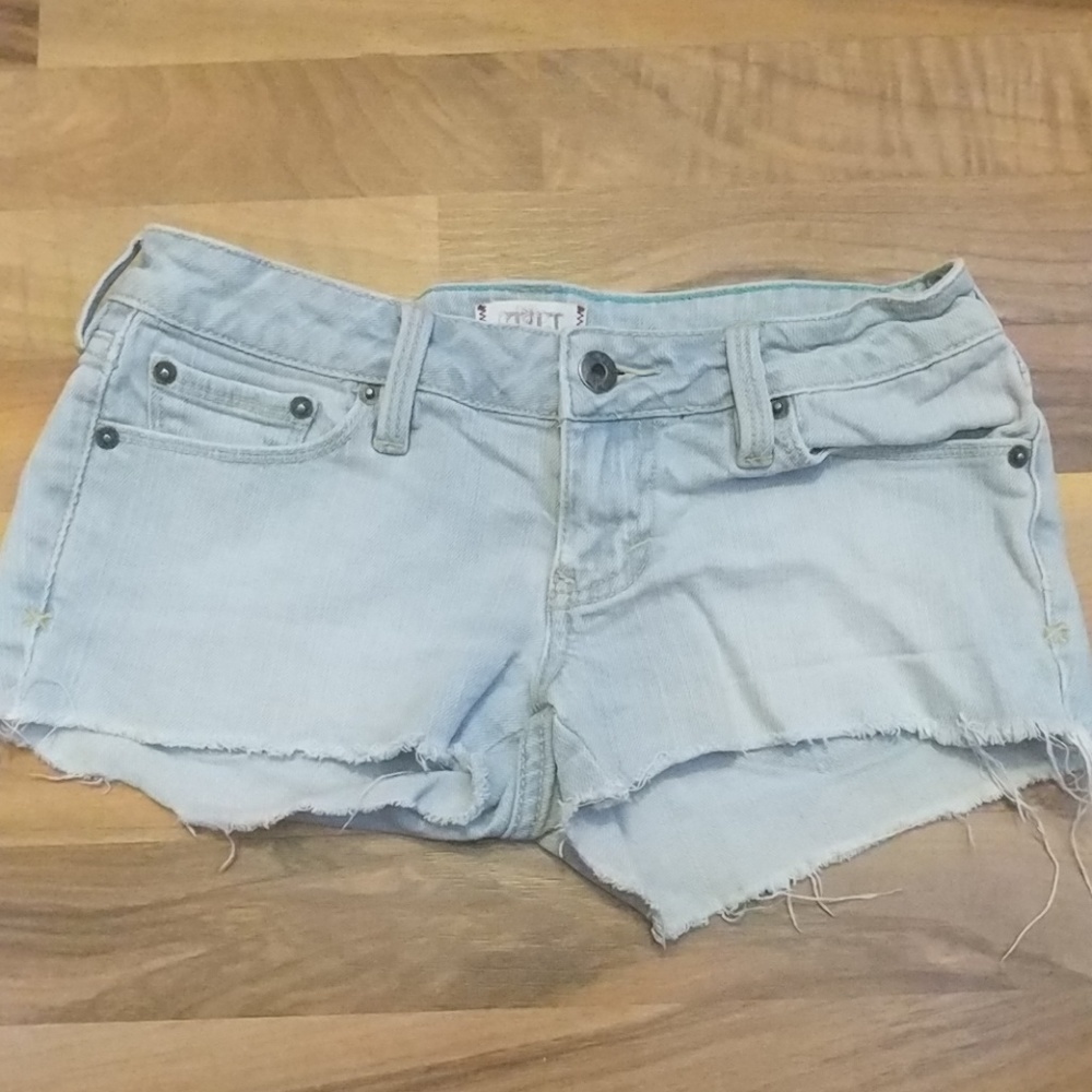 Junior size 0 mini booty jean shorts. TILT